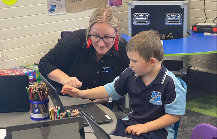 Visiting teacher showing students how to 3D print